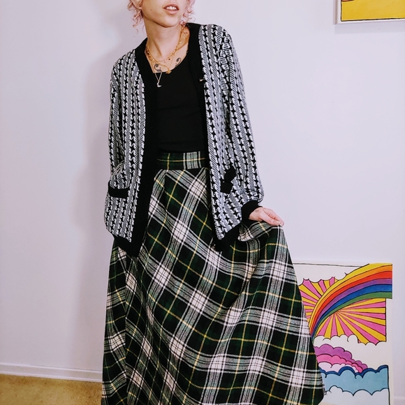 Vintage Cardigan; Black + White Houndstooth Knit - Picture 8 of 12